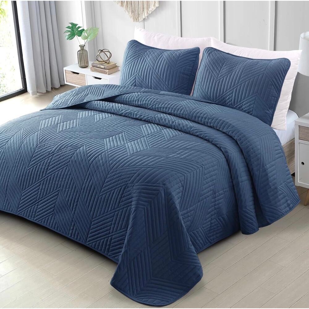 King Size Blue Quilt Set 3 Piece Lightweight Bedding Set, Brand New